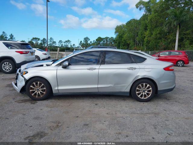 Ford Fusion S Image 16