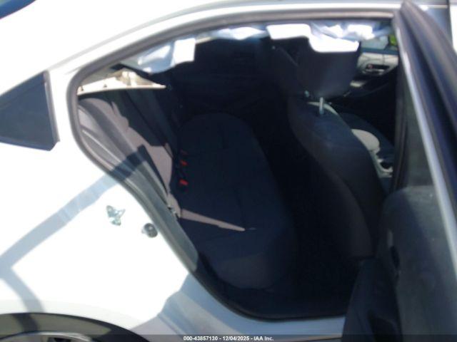 Toyota Corolla Le Image 10