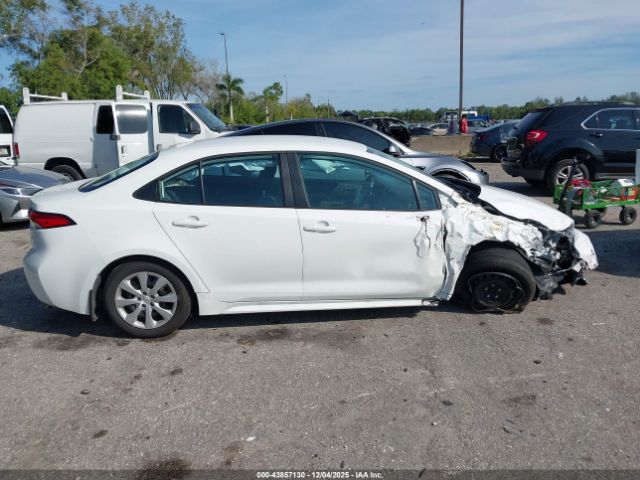 Toyota Corolla Le Image 8