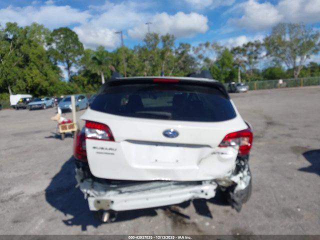 Subaru Outback 2.5i Limited Image 11