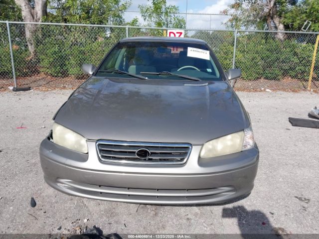 Toyota Camry Ce Image 9