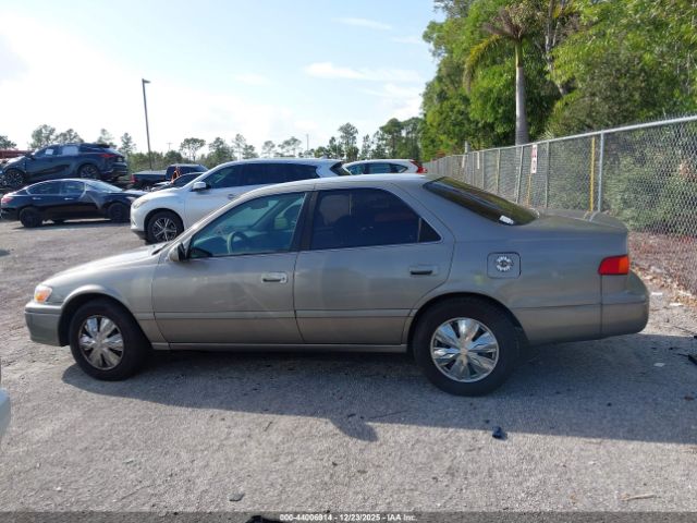 Toyota Camry Ce Image 7