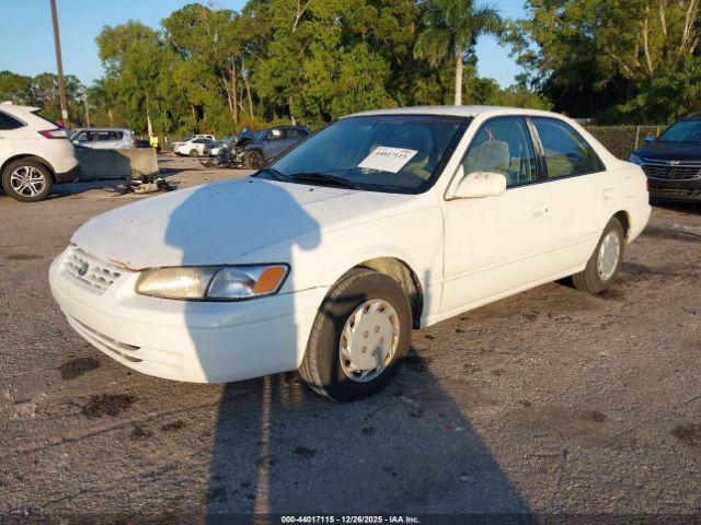 Toyota Camry Ce Image 2
