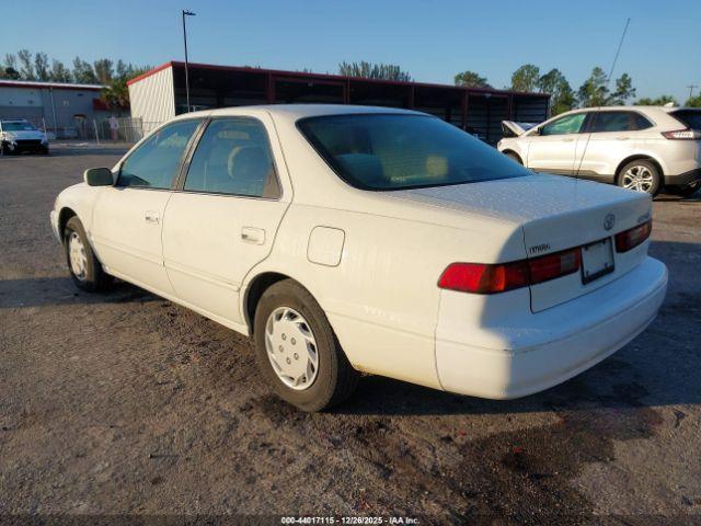 Toyota Camry Ce Image 10