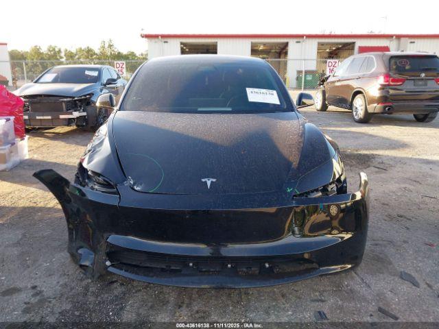 Tesla Model 3 Image 8