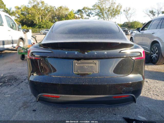 Tesla Model 3 Image 11