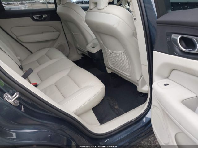 Volvo XC60 B5 Core Image 6