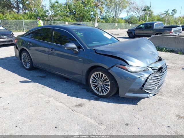 Toyota Avalon Limited Hybrid Image 1