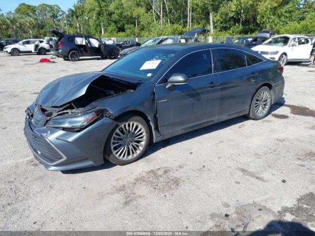 Toyota Avalon Limited Hybrid Image 6
