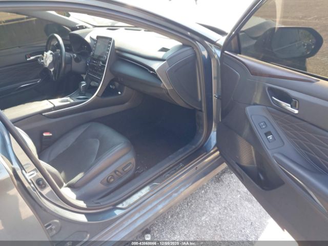 Toyota Avalon Limited Hybrid Image 3