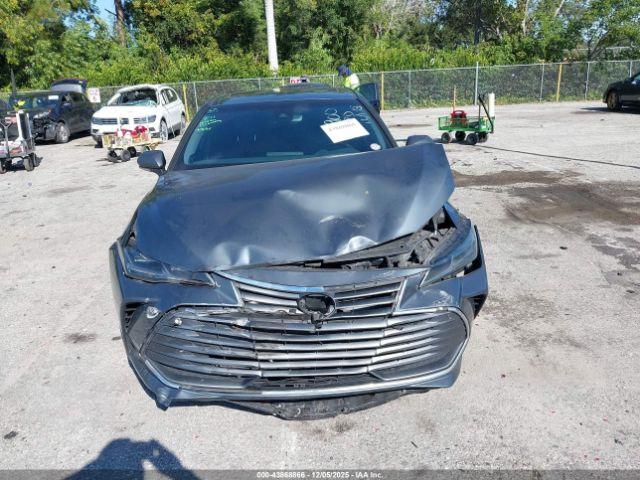 Toyota Avalon Limited Hybrid Image 4
