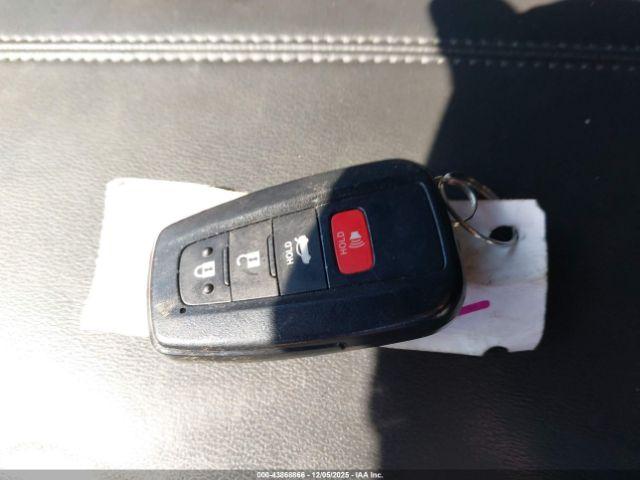 Toyota Avalon Limited Hybrid Image 10