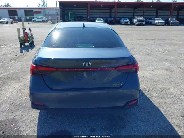 Toyota Avalon Limited Hybrid Image 12