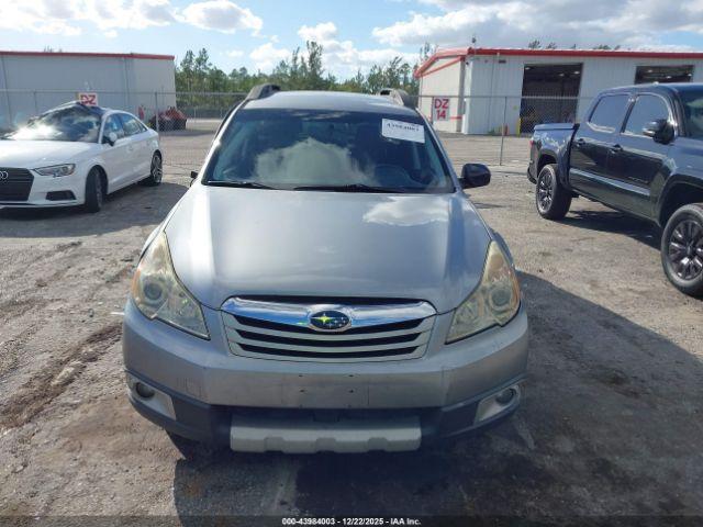 Subaru Outback 2.5i Limited Image 12