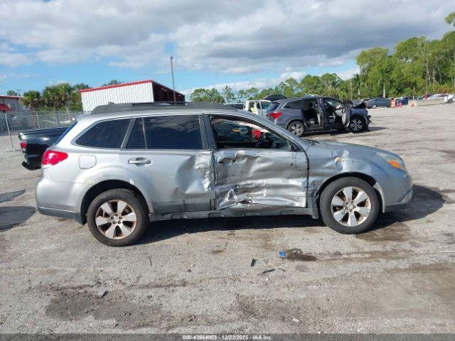 Subaru Outback 2.5i Limited Image 5