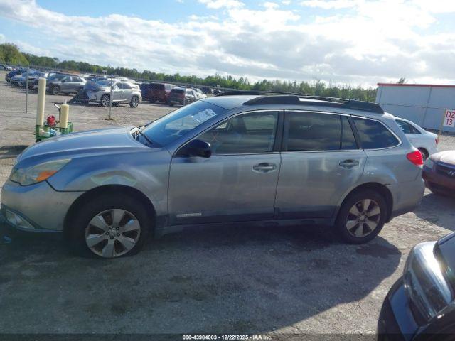 Subaru Outback 2.5i Limited Image 10
