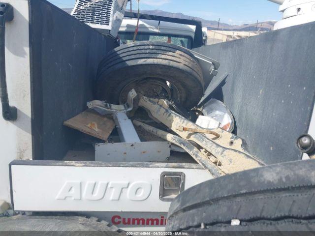 Freightliner M2 106 Image 18