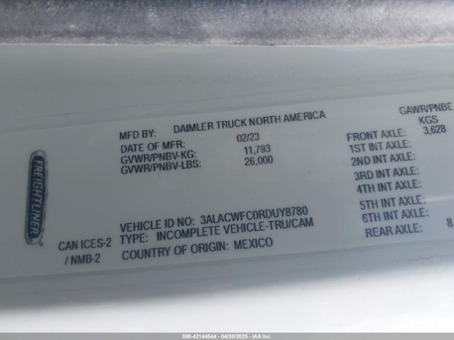 Freightliner M2 106 Image 12