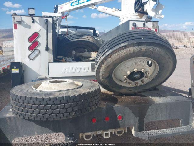 Freightliner M2 106 Image 13