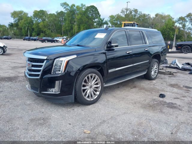 Cadillac Escalade Standard Image 6