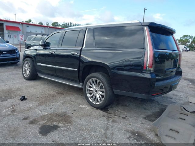 Cadillac Escalade Standard Image 3