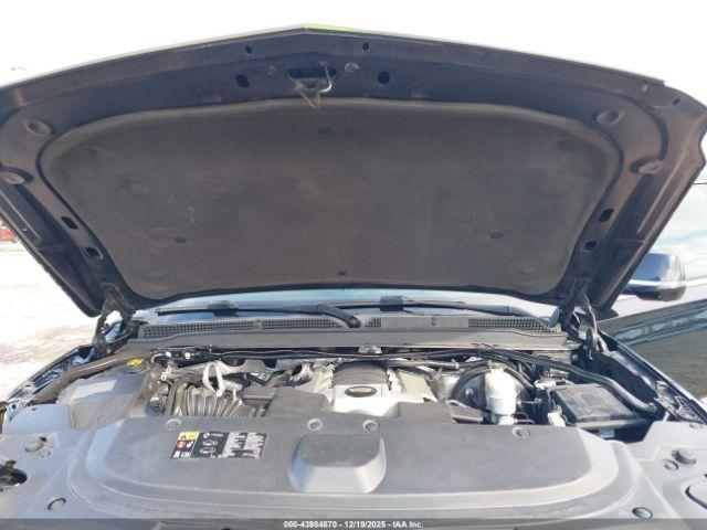 Cadillac Escalade Standard Image 12