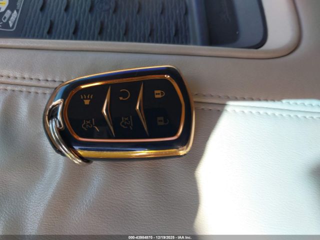 Cadillac Escalade Standard Image 5