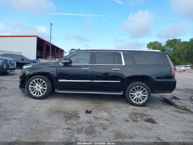 Cadillac Escalade Standard Image 11