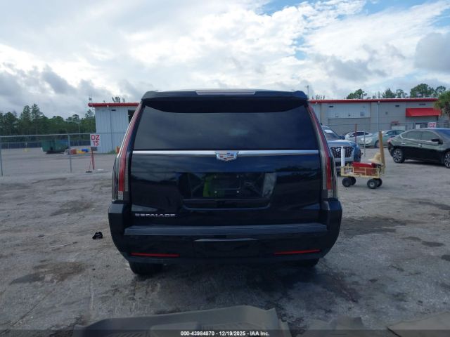 Cadillac Escalade Standard Image 14