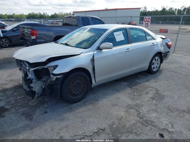 Toyota Camry Le Image 4