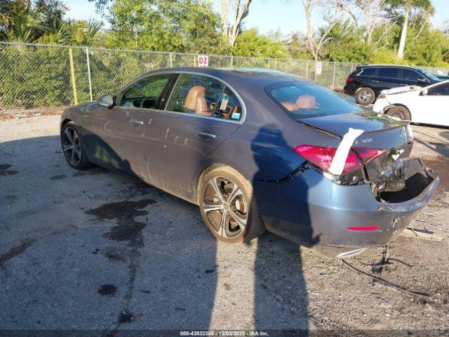 Mercedes-Benz C-Class Image 8