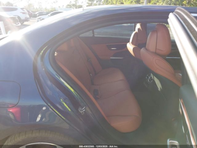 Mercedes-Benz C-Class Image 14