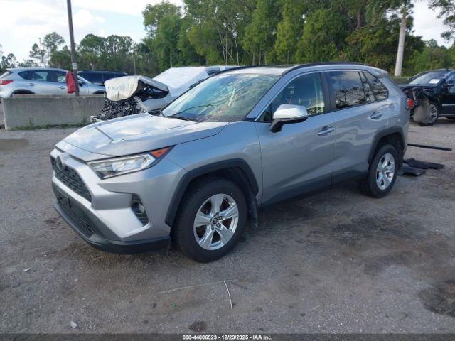 Toyota RAV4 Xle Image 2