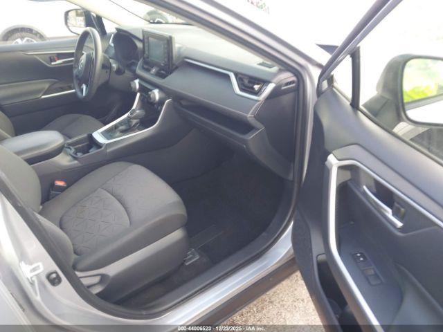 Toyota RAV4 Xle Image 5