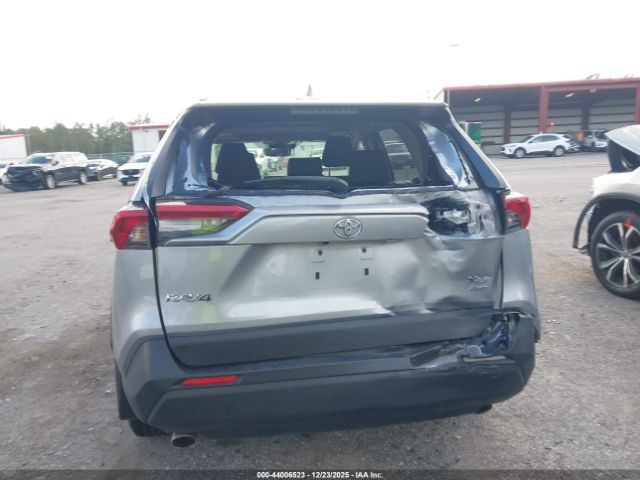 Toyota RAV4 Xle Image 3