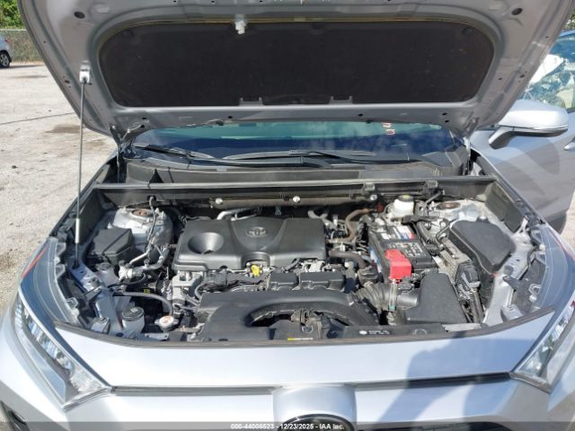 Toyota RAV4 Xle Image 14