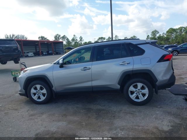 Toyota RAV4 Xle Image 11