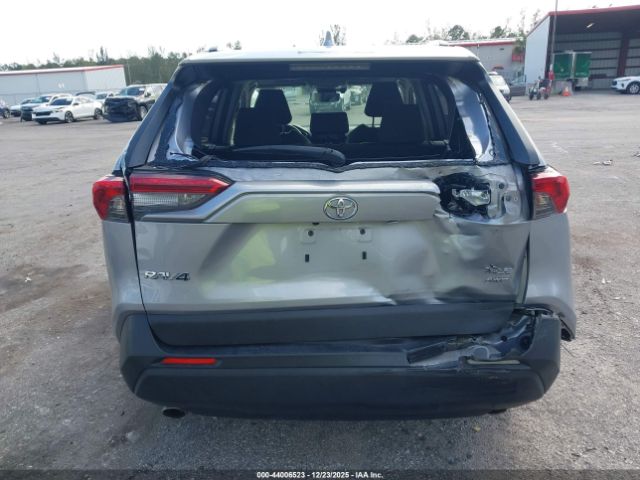 Toyota RAV4 Xle Image 10