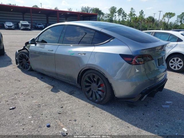 Tesla Model Y Performance Dual Motor All-wheel Drive Image 13