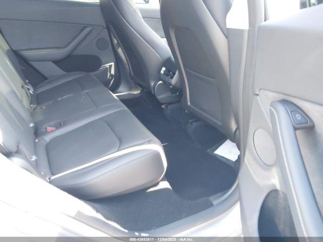 Tesla Model Y Performance Dual Motor All-wheel Drive Image 15