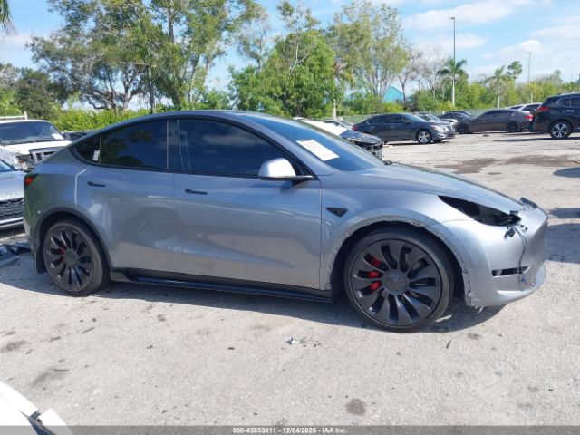 Tesla Model Y Performance Dual Motor All-wheel Drive Image 16