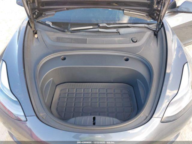 Tesla Model 3 Standard Range Plus Rear-wheel Drive Image 10