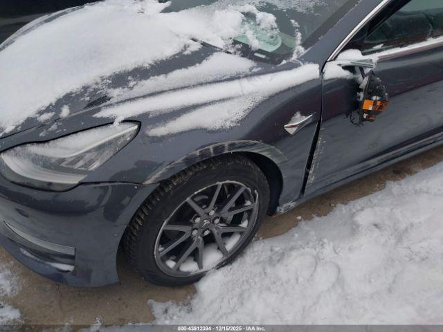 Tesla Model 3 Image 4