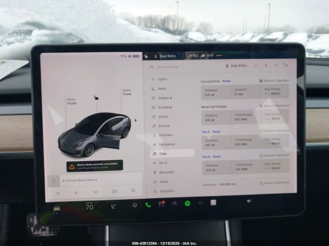 Tesla Model 3 Image 11