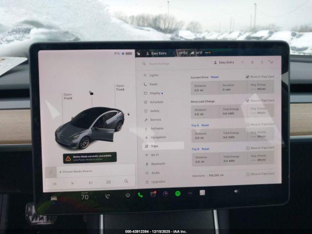Tesla Model 3 Image 11