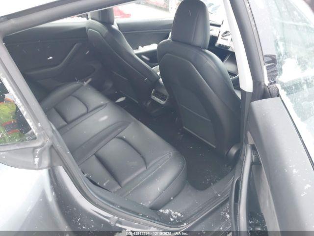 Tesla Model 3 Image 7