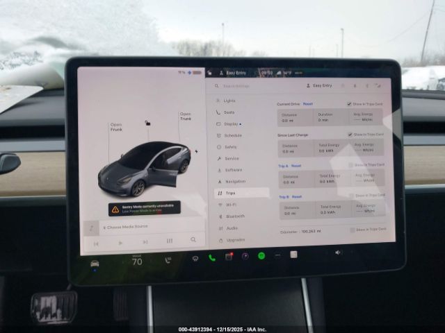 Tesla Model 3 Image 10